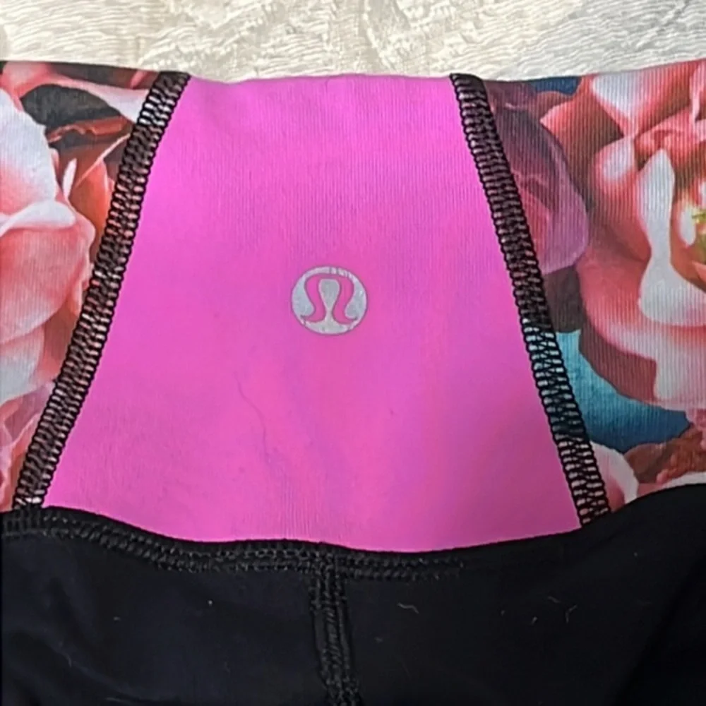 LULULEMON Capri black & floral leggings Size 6